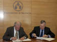 El rector Esteban Morcillo (esquerra) i Juan López-Trigo.